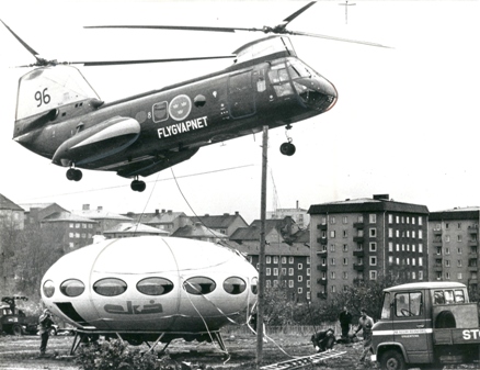 Press Photo, Swedish Air Force Helicopter Transports Futuro 1 - 092269 - Front Scan