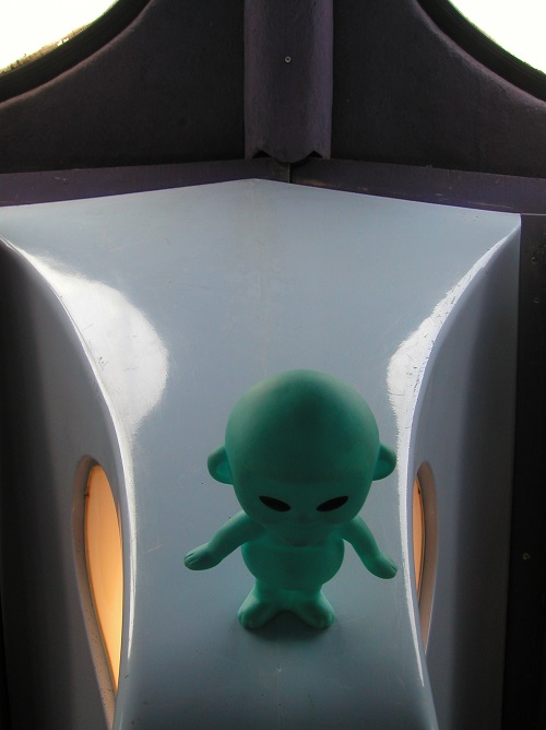 Futuro, Maebashi, Japan - Maniackers Design - Received Feb 2015 - Aliens 1