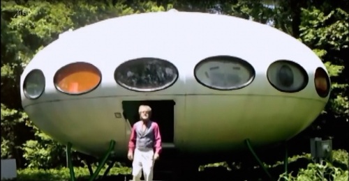 Futuro, Houston, DE, USA - World's Weirdest Homes TV Show - Screenshot 1