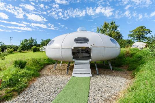 Futuro Lookalike - UK Airbnb Futuro Styled Flying Saucer 1